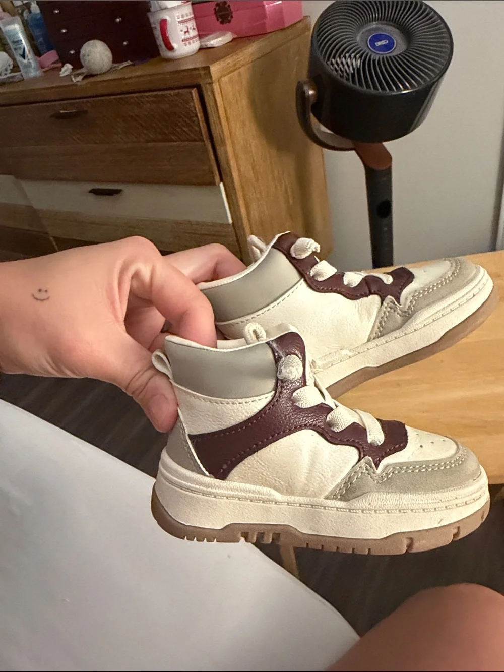 OshKosh B'gosh Cream and Brown Accent Toddler Sneakers